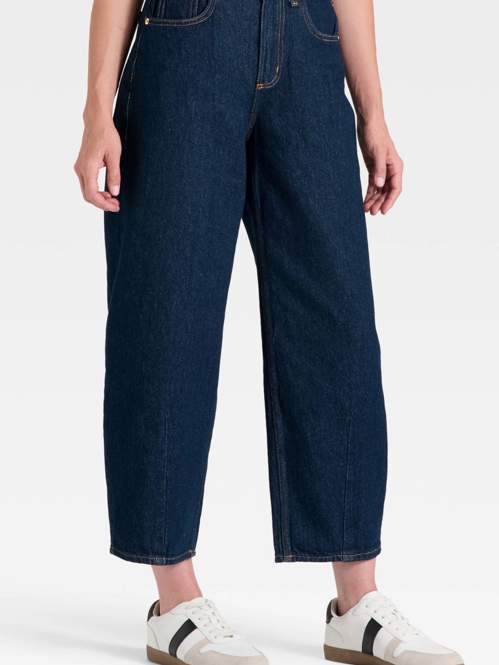 👖. UNIVERSAL THREAD High-Rise BARREL LEG Jeans in Dark Blue.